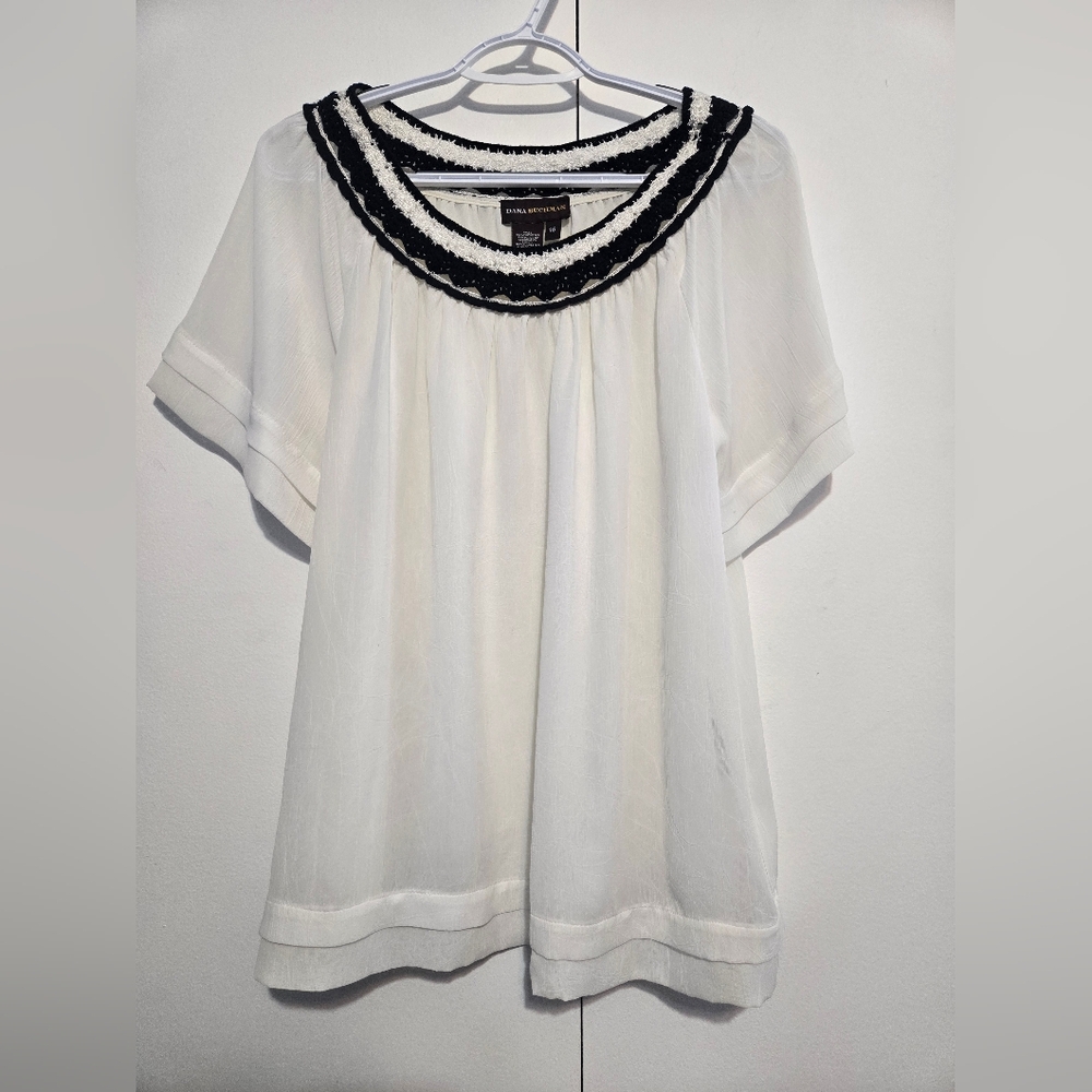 Dana Buchman Women's White Blouse‎ with Black Trim- Size 16